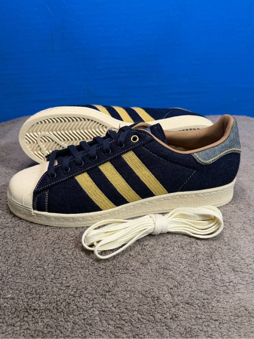 Adidas superstar
Brand new